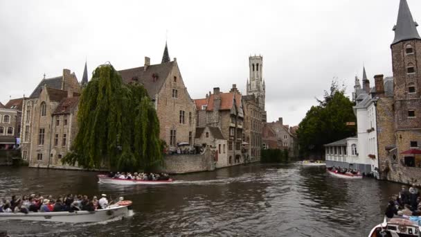 Видео Туристических Лодок Канале Брюгге Бельгия Западная Фландрия — стоковое видео