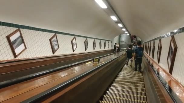 Antwerpen Vlaanderen België Augustus 2019 Sant Anna Tunnel Met Voetgangers — Stockvideo