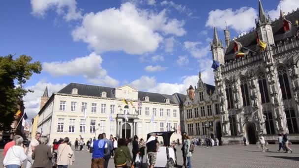 Bruges Belgium 2019 Augusztus Bájos Óvárosban Piactéren Tér Egyik Sarkában — Stock videók