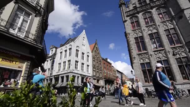 Brugia Belgia Sierpień 2019 Uroczym Starym Mieście Rynku Rogu Placu — Wideo stockowe