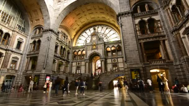 Antuérpia Flandres Bélgica Agosto 2019 Interior Estação Ferroviária Pessoas Que — Vídeo de Stock