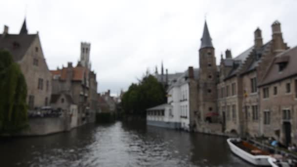 Homályos Videó Turistahajókról Belgiumi Bruges Városában Nyugat Flandriában — Stock videók