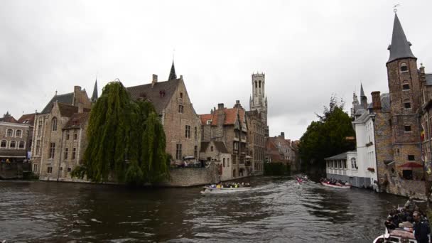 Vídeo Barcos Turísticos Canal Brujas Bélgica Flandes Occidental — Vídeos de Stock
