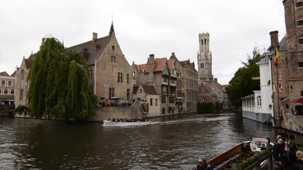 Βίντεο Τουριστικών Σκαφών Στο Κανάλι Bruges Belgium City West Flanders — Αρχείο Βίντεο