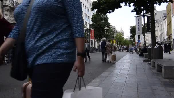 Anvers Flandre Belgique Août 2019 Rue Avec Commerces Marcheurs Vidéo — Video