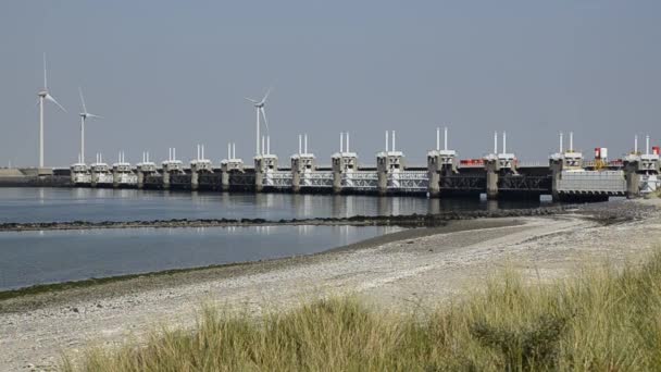 Oosterscheldekering Nederland Augustus 2019 Zicht Zeer Moderne Stormdam Tegen Achtergrond — Stockvideo