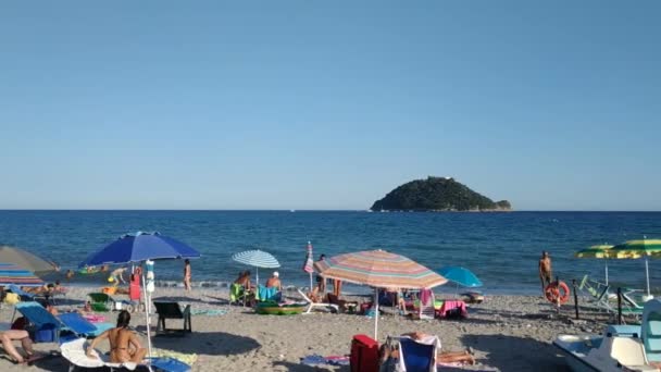 Albenga Italia Luglio 2019 Isola Gallinara Punto Riferimento Sulle Spiagge — Video Stock