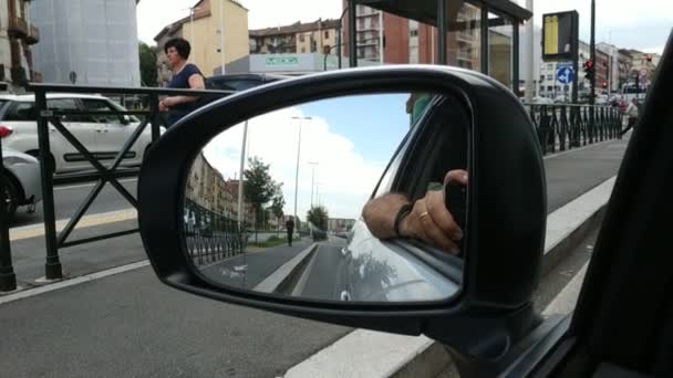 Τορίνο Ιταλία Ιούλιος 2019 Αριστερά Ένας Εργάτης Από Την Glovo — Αρχείο Βίντεο