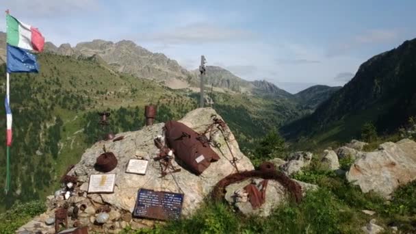 Vinadio Italia Julio 2019 Monumento Dedicado Los Muertos Segunda Guerra — Vídeos de Stock