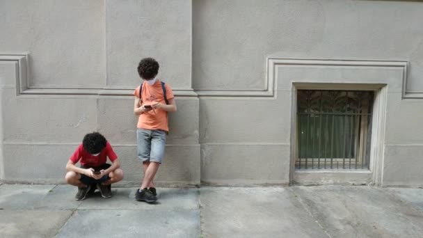 Two Caucasian Boys Protective Masks Using Smartphones Time Coronavirus — Stock Video