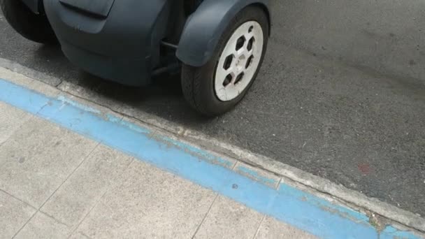 Turijn Italië Juli 2019 Een Renault Twizy Met Gepersonaliseerde Kleur — Stockvideo