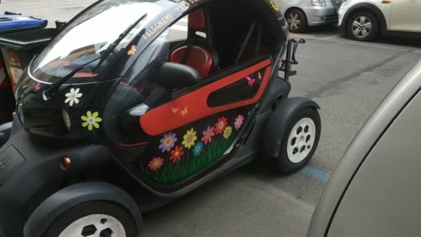 Τορίνο Ιταλία Ιούλιος 2019 Ένα Renault Twizy Εξατομικευμένες Χρωστικές Και — Αρχείο Βίντεο