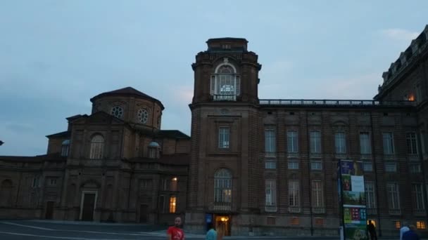 Piemont Włochy Lipiec 2019 Wejście Pałacu Stanowi Piazza Della Repubblica — Wideo stockowe