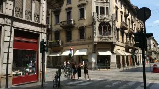 皮埃蒙特 2019年7月 Casa Florio Npizza 由工程师Giuseppe Velati Bellini创作 是对自由或新艺术风格的一种解释 在这个城市很有名 — 图库视频影像
