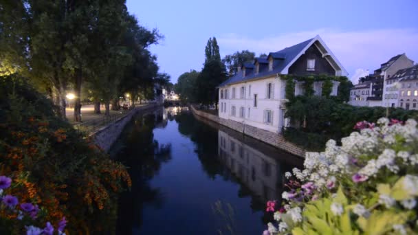스트라스부르 프랑스 2019 프랑스 구역은 명소이다 밤에는 반시계 꽃으로 과아름다움을 — 비디오