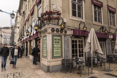 Lizbon / Portekiz - 17 Şubat 2018: Lizbon şehir sokak