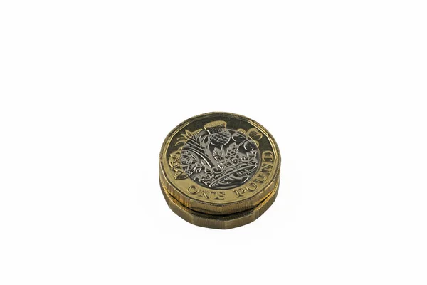 英ポンド フラット ビュー テール側を白い背景に つの新しい問題 ポンド硬貨の双方向色コ — ストック写真