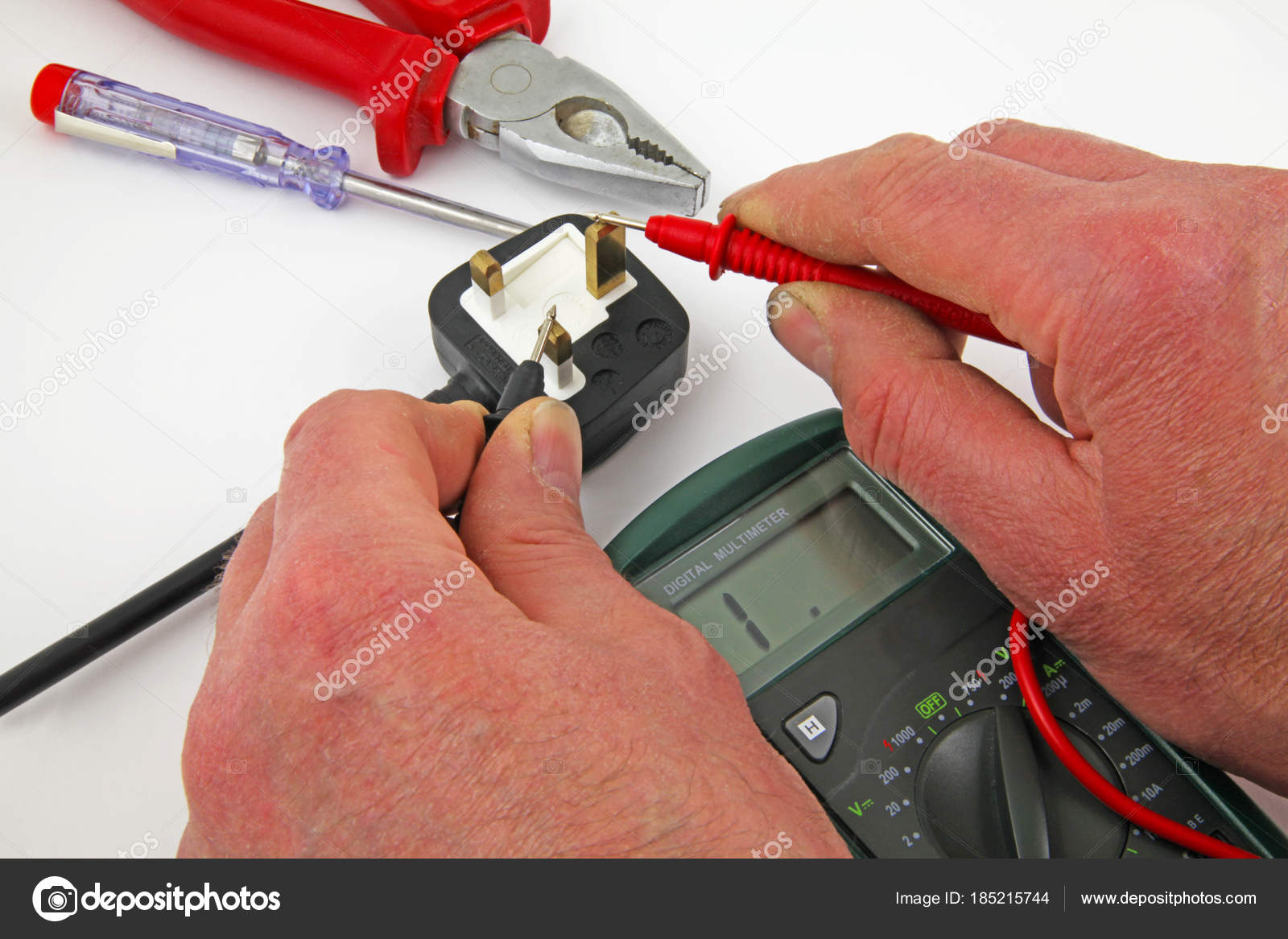 Earth Insulation Testing Electrician Testing Earth Fault Live Cable