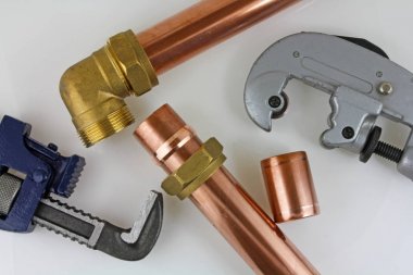 Bir planı görünümü boru bağlantı parçaları ve sıhhi tesisat araçları sıhhi tesisat