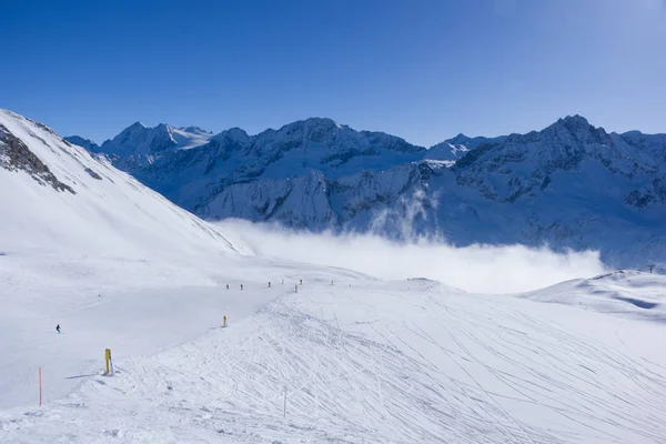 Wolken in de vallei van de Tonale — Stockfoto