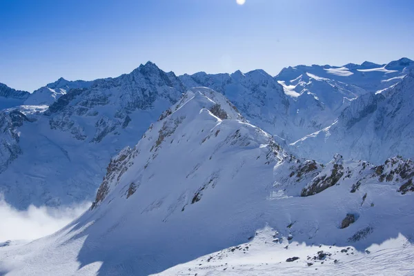 Panoramisch uitzicht op de bergen boven Passo Tonale — Stockfoto