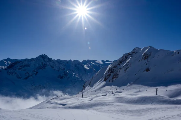 Passo del Tonale güneşli bir günde