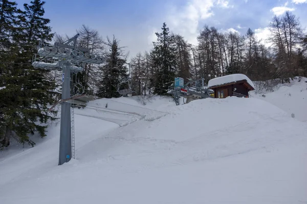 Верхня станція лижного підйомника — стокове фото