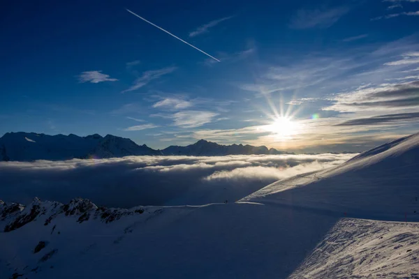 Чарівний захід сонця над хмарами — стокове фото