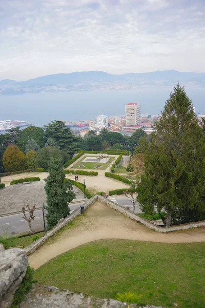 Vista panorámica de Vigo desde las ruinas del castillo de Vigo, Vigo, Galicia , — Foto de Stock