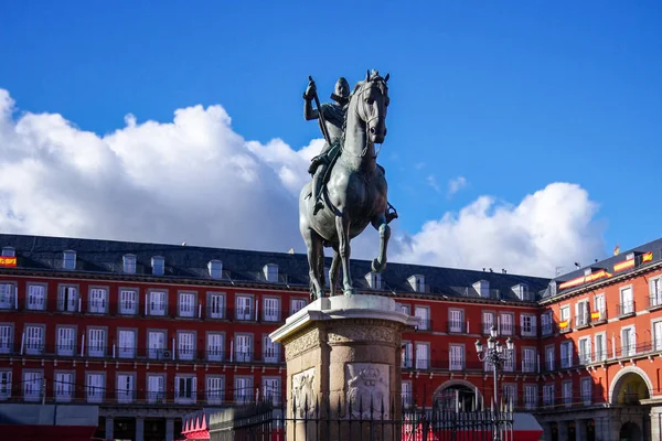 Socha krále Felipe III na Plaza Mayor, Madrid, Španělsko (Plaza M — Stock fotografie