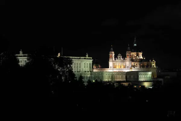 Palácio Real e Catedral de la Almudena, Madrid, Espanha — Fotografia de Stock