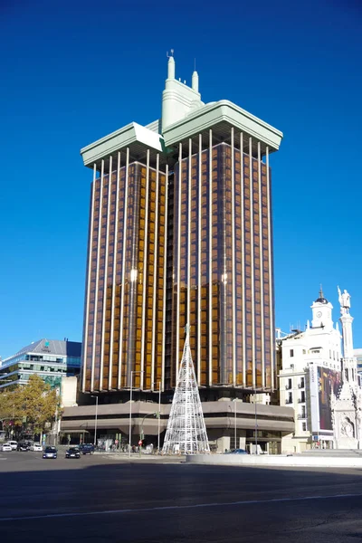 Columbus Towers, güneşli bir gün, Madrid, İspanya