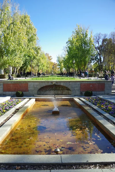 Fountain in Park Retiro, Madrid, Ispanya