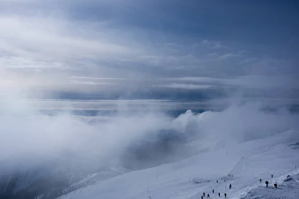 Хмарного неба, вид з вершини гори, ясна, низькі Татри, Sl — стокове фото