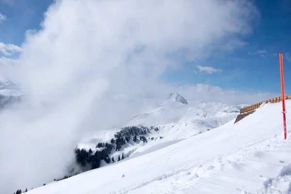 Panoramiczny widok na Alpy z góry powyżej Kitzbuehel, Austria — Zdjęcie stockowe