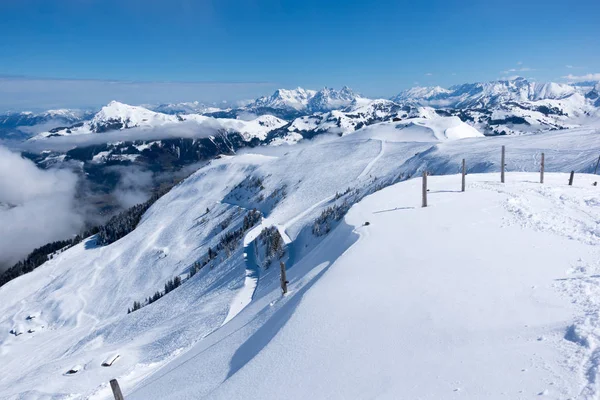 Panoramik dağ yukarıda Kitzbuhel, Avusturya Alpleri