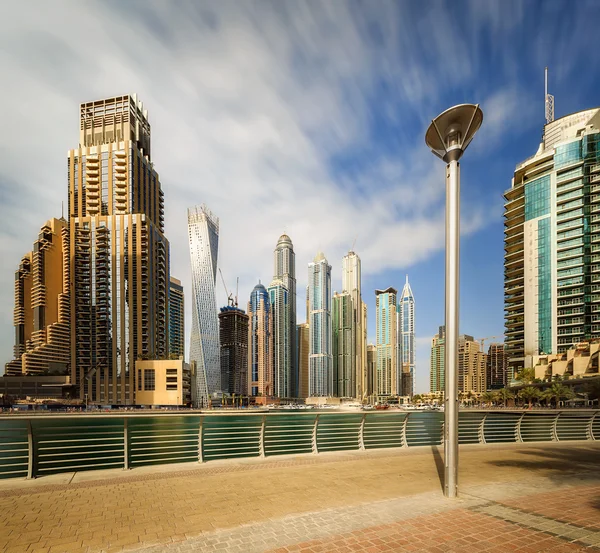 Vista panorámica de la bahía de Dubai Marina, Dubai, Emiratos Árabes Unidos . — Foto de Stock