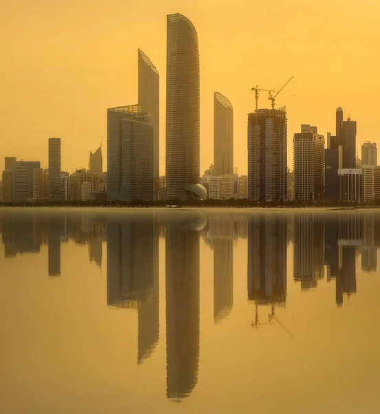 Skyline von Abu Dhabi — Stockfoto