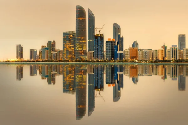 Skyline von Abu Dhabi — Stockfoto