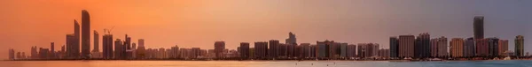 Skyline di Abu Dhabi — Foto Stock