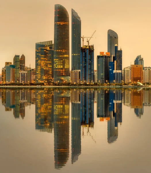 Skyline di Abu Dhabi — Foto Stock