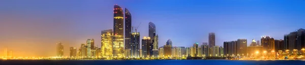 Abu Dhabi égbolt — Stock Fotó