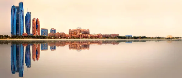 Skyline von Abu Dhabi — Stockfoto