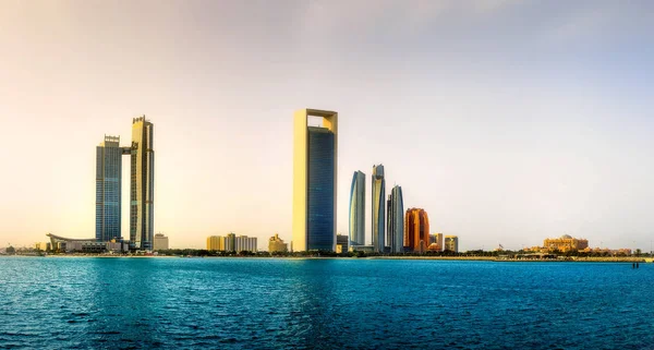 Skyline Абу-Даби — стоковое фото