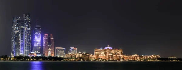 Abu Dhabi Skyline — Stock Photo, Image