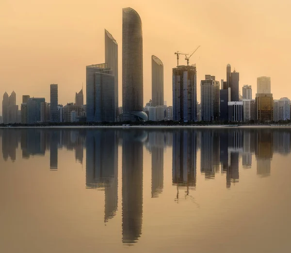 Skyline von Abu Dhabi — Stockfoto