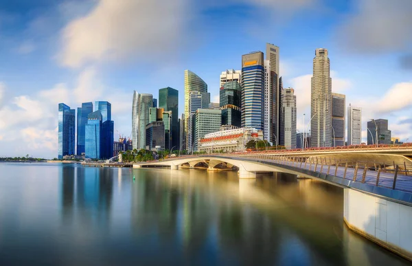Szingapúr városára és a marina-öbölre — Stock Fotó