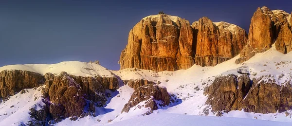 Montagne coperte di neve fresca — Foto Stock