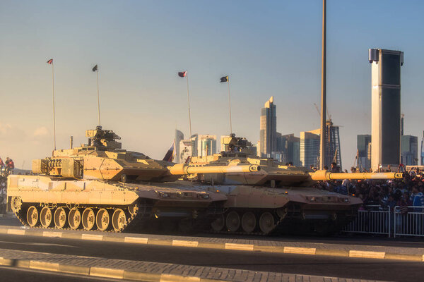 Выступление военной и гражданской техники на параде в честь национального дня Катара Доха, Катар
