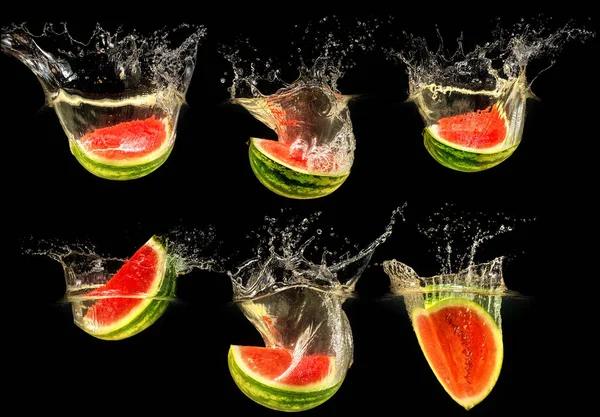 Frische Melone fällt ins Wasser — Stockfoto